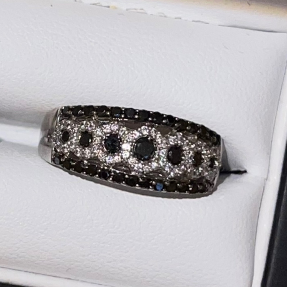 Levian diamond ring